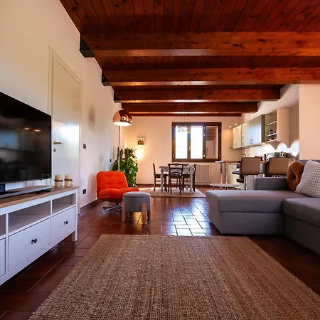 Dolce Collina, Sunset Terrace & Vineyard Views Apartamento