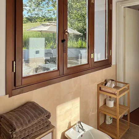 Dolce Collina, Sunset Terrace & Vineyard Views Apartamento *