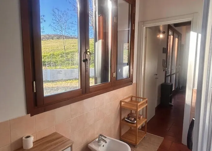 Getaway With Vineyard Views, Fast Wifi, Free Parking Apartman *